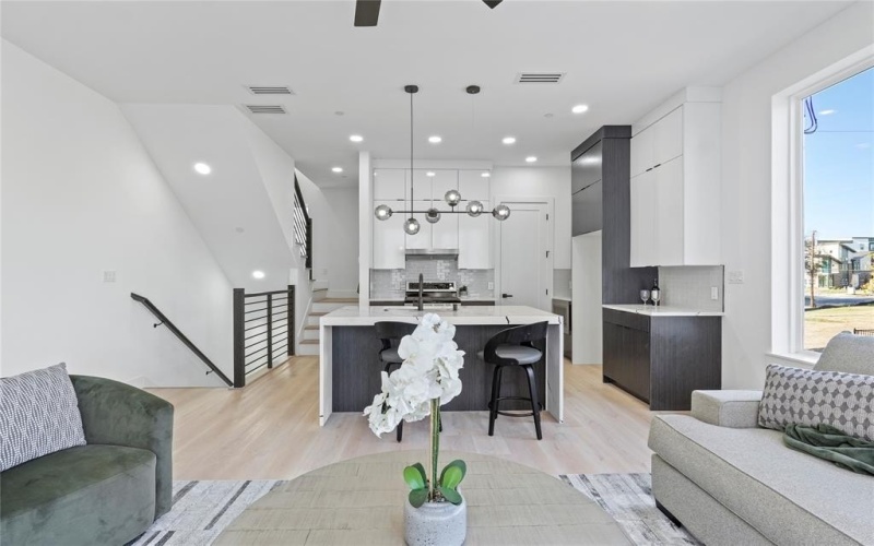 2015 California Drive #104, Dallas, TX 75204, 2 Bedrooms Bedrooms, ,2 BathroomsBathrooms,Residential Lease,For Rent,2015 California Drive,20844536