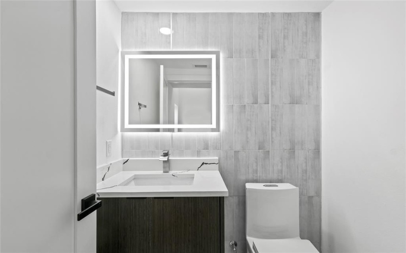 2015 California Drive #104, Dallas, TX 75204, 2 Bedrooms Bedrooms, ,2 BathroomsBathrooms,Residential Lease,For Rent,2015 California Drive,20844536