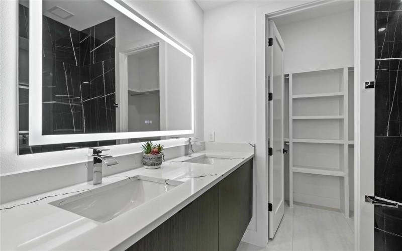 2015 California Drive #104, Dallas, TX 75204, 2 Bedrooms Bedrooms, ,2 BathroomsBathrooms,Residential Lease,For Rent,2015 California Drive,20844536