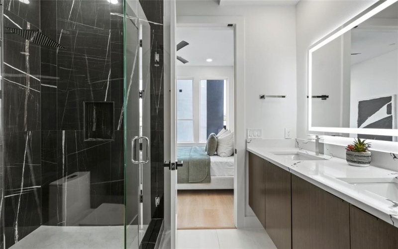 2015 California Drive #104, Dallas, TX 75204, 2 Bedrooms Bedrooms, ,2 BathroomsBathrooms,Residential Lease,For Rent,2015 California Drive,20844536