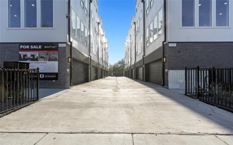 2015 California Drive #104, Dallas, TX 75204, 2 Bedrooms Bedrooms, ,2 BathroomsBathrooms,Residential Lease,For Rent,2015 California Drive,20844536