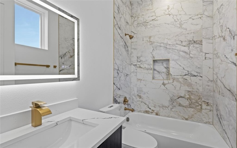2015 California Drive #104, Dallas, TX 75204, 2 Bedrooms Bedrooms, ,2 BathroomsBathrooms,Residential Lease,For Rent,2015 California Drive,20844536