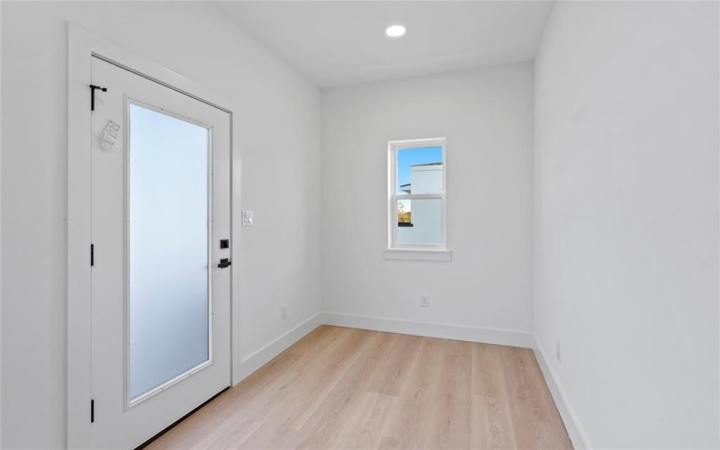 2015 California Drive #104, Dallas, TX 75204, 2 Bedrooms Bedrooms, ,2 BathroomsBathrooms,Residential Lease,For Rent,2015 California Drive,20844536