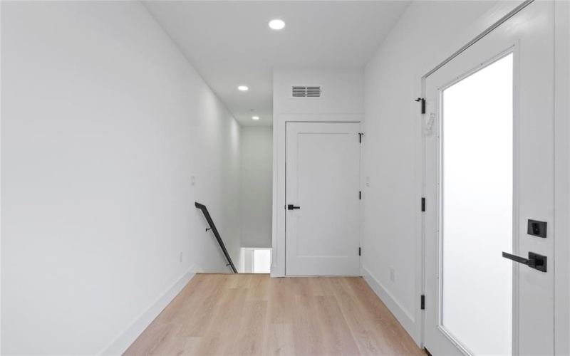 2015 California Drive #104, Dallas, TX 75204, 2 Bedrooms Bedrooms, ,2 BathroomsBathrooms,Residential Lease,For Rent,2015 California Drive,20844536