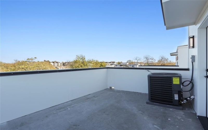 2015 California Drive #104, Dallas, TX 75204, 2 Bedrooms Bedrooms, ,2 BathroomsBathrooms,Residential Lease,For Rent,2015 California Drive,20844536