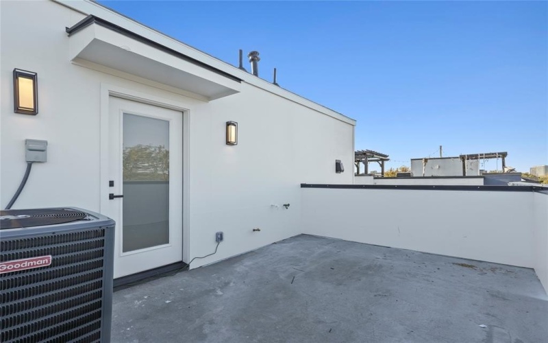 2015 California Drive #104, Dallas, TX 75204, 2 Bedrooms Bedrooms, ,2 BathroomsBathrooms,Residential Lease,For Rent,2015 California Drive,20844536