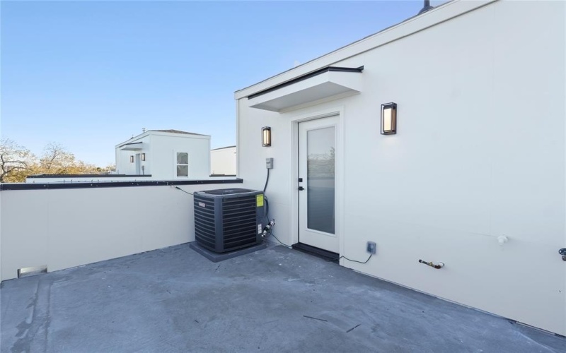 2015 California Drive #104, Dallas, TX 75204, 2 Bedrooms Bedrooms, ,2 BathroomsBathrooms,Residential Lease,For Rent,2015 California Drive,20844536