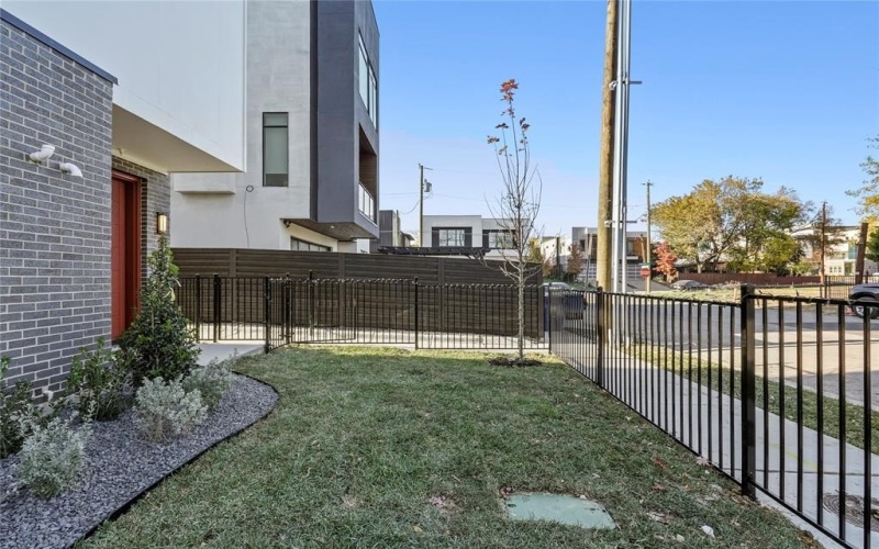 2015 California Drive #104, Dallas, TX 75204, 2 Bedrooms Bedrooms, ,2 BathroomsBathrooms,Residential Lease,For Rent,2015 California Drive,20844536