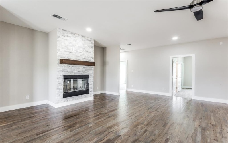 1218 Lynn Way, Waxahachie, TX 75165, 4 Bedrooms Bedrooms, ,2 BathroomsBathrooms,Residential,For Sale,1218 Lynn Way,20847447
