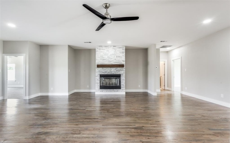 1218 Lynn Way, Waxahachie, TX 75165, 4 Bedrooms Bedrooms, ,2 BathroomsBathrooms,Residential,For Sale,1218 Lynn Way,20847447