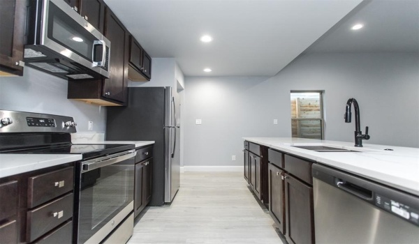 415 W Elm Street #415/417, Denison, TX 75020, 6 Bedrooms Bedrooms, ,5 BathroomsBathrooms,Residential Multi Family,For Sale,415 W Elm Street,20845283