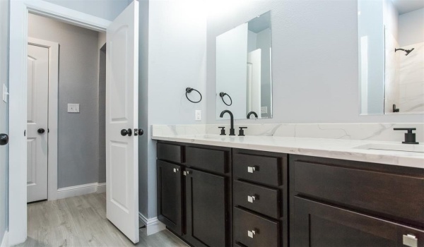 415 W Elm Street #415/417, Denison, TX 75020, 6 Bedrooms Bedrooms, ,5 BathroomsBathrooms,Residential Multi Family,For Sale,415 W Elm Street,20845283