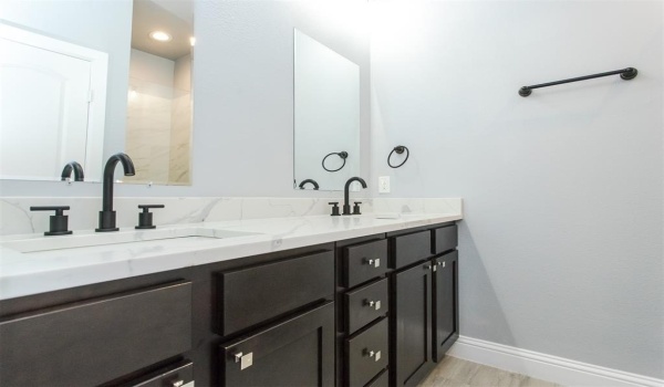 415 W Elm Street #415/417, Denison, TX 75020, 6 Bedrooms Bedrooms, ,5 BathroomsBathrooms,Residential Multi Family,For Sale,415 W Elm Street,20845283
