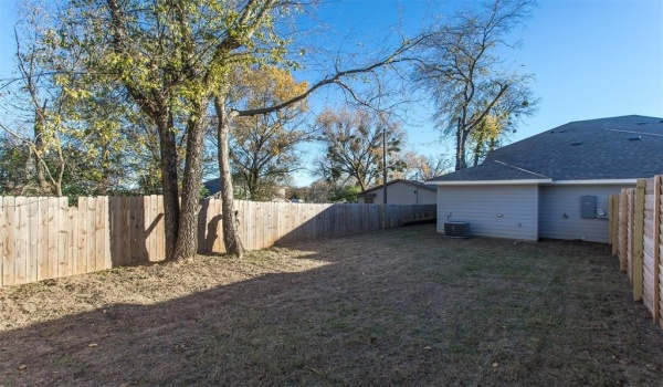 415 W Elm Street #415/417, Denison, TX 75020, 6 Bedrooms Bedrooms, ,5 BathroomsBathrooms,Residential Multi Family,For Sale,415 W Elm Street,20845283