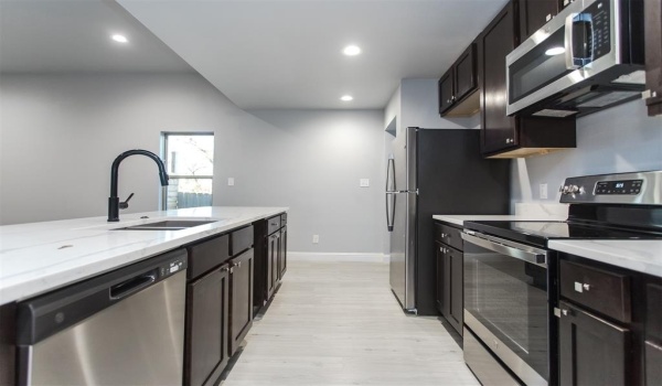 415 W Elm Street #415/417, Denison, TX 75020, 6 Bedrooms Bedrooms, ,5 BathroomsBathrooms,Residential Multi Family,For Sale,415 W Elm Street,20845283