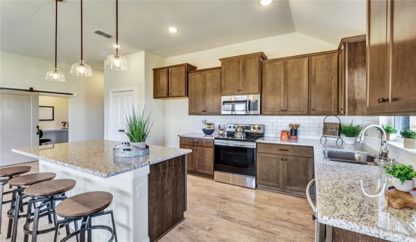 101 Olivia Street, Hillsboro, TX 76645, 3 Bedrooms Bedrooms, ,2 BathroomsBathrooms,Residential,For Sale,101 Olivia Street,20846721