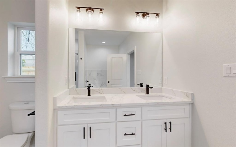 1303 N BRECKENRIDGE Street, Ennis, TX 75119, 3 Bedrooms Bedrooms, ,3 BathroomsBathrooms,Residential,For Sale,1303 N BRECKENRIDGE Street,20846739