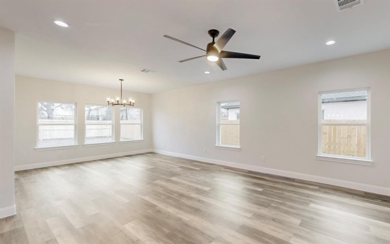 1303 N BRECKENRIDGE Street, Ennis, TX 75119, 3 Bedrooms Bedrooms, ,3 BathroomsBathrooms,Residential,For Sale,1303 N BRECKENRIDGE Street,20846739
