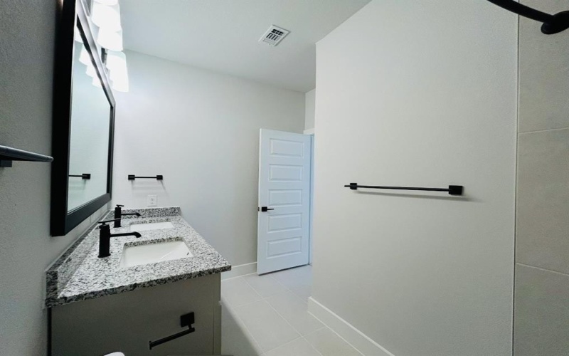 500 Mission Trail, Arlington, TX 76010, 2 Bedrooms Bedrooms, ,2 BathroomsBathrooms,Residential Lease,For Rent,500 Mission Trail,20849827
