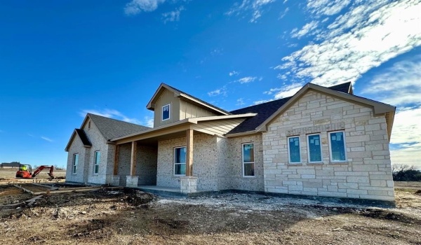 305 Slimp Bluff, Azle, TX 76020, 3 Bedrooms Bedrooms, ,2 BathroomsBathrooms,Residential,For Sale,305 Slimp Bluff,20850303