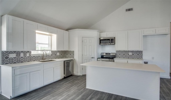 104 Buffalo Court, Runaway Bay, TX 76426, 3 Bedrooms Bedrooms, ,2 BathroomsBathrooms,Residential,For Sale,104 Buffalo Court,20852245