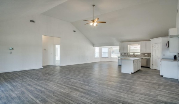 104 Buffalo Court, Runaway Bay, TX 76426, 3 Bedrooms Bedrooms, ,2 BathroomsBathrooms,Residential,For Sale,104 Buffalo Court,20852245
