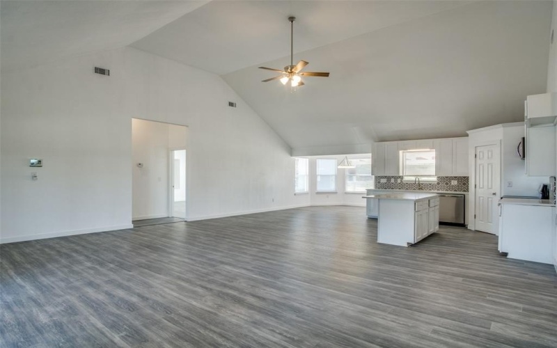 104 Buffalo Court, Runaway Bay, TX 76426, 3 Bedrooms Bedrooms, ,2 BathroomsBathrooms,Residential,For Sale,104 Buffalo Court,20852245
