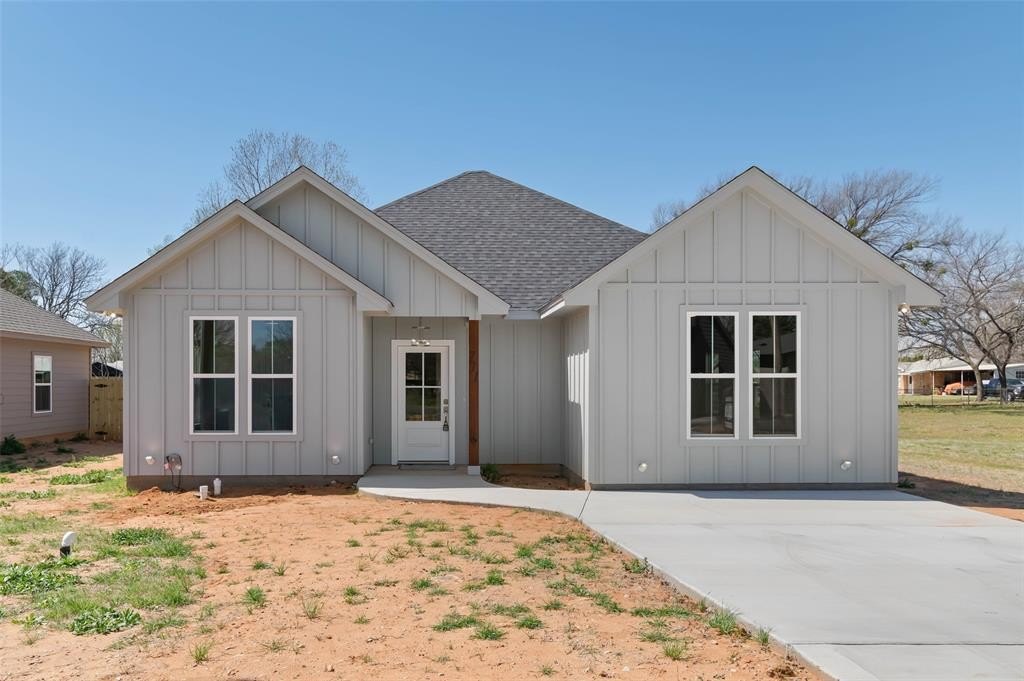 711 3rd Street, Bridgeport, TX 76426, 3 Bedrooms Bedrooms, ,2 BathroomsBathrooms,Residential,For Sale,711 3rd Street,20852952