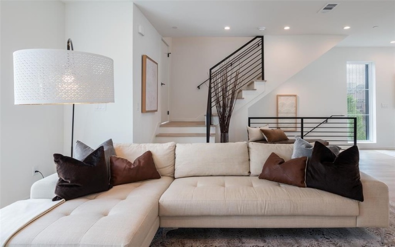 2212 Aarhus Way, Dallas, TX 75204, 3 Habitaciones Habitaciones , ,3 BañosBaños,Residential,En Venta,2212 Aarhus Way,20853232