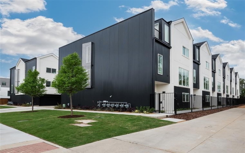 2212 Aarhus Way, Dallas, TX 75204, 3 Habitaciones Habitaciones , ,3 BañosBaños,Residential,En Venta,2212 Aarhus Way,20853232