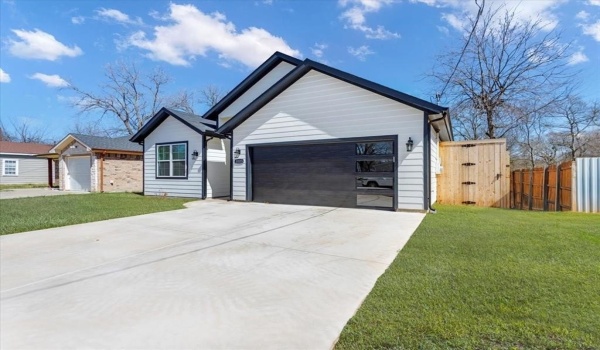 1323 S Montgomery Street, Sherman, TX 75090, 4 Bedrooms Bedrooms, ,2 BathroomsBathrooms,Residential,For Sale,1323 S Montgomery Street,20851327