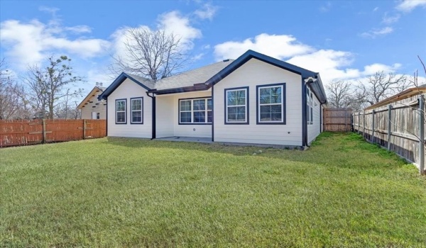 1323 S Montgomery Street, Sherman, TX 75090, 4 Bedrooms Bedrooms, ,2 BathroomsBathrooms,Residential,For Sale,1323 S Montgomery Street,20851327