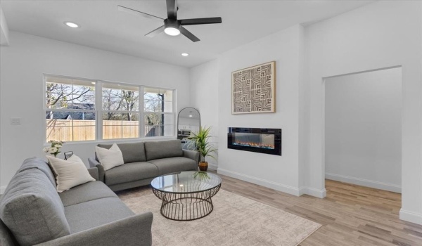 1323 S Montgomery Street, Sherman, TX 75090, 4 Bedrooms Bedrooms, ,2 BathroomsBathrooms,Residential,For Sale,1323 S Montgomery Street,20851327