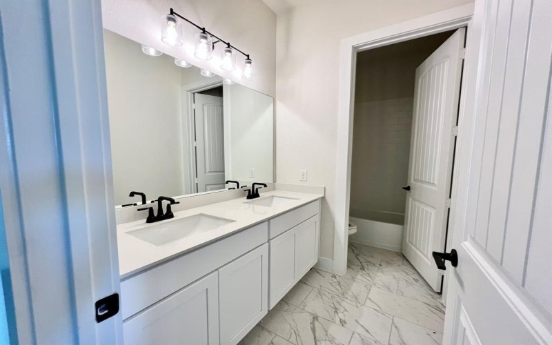1045 Woodland Road, Weatherford, TX 76088, 5 Bedrooms Bedrooms, ,3 BathroomsBathrooms,Residential,For Sale,1045 Woodland Road,20851410