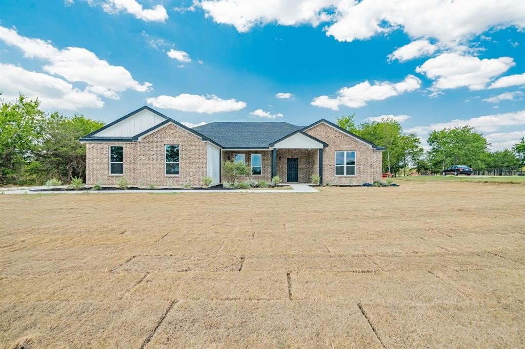 646 County Road 4109, Greenville, TX 75401, 4 Bedrooms Bedrooms, ,5 BathroomsBathrooms,Residential,For Sale,646 County Road 4109,20851502