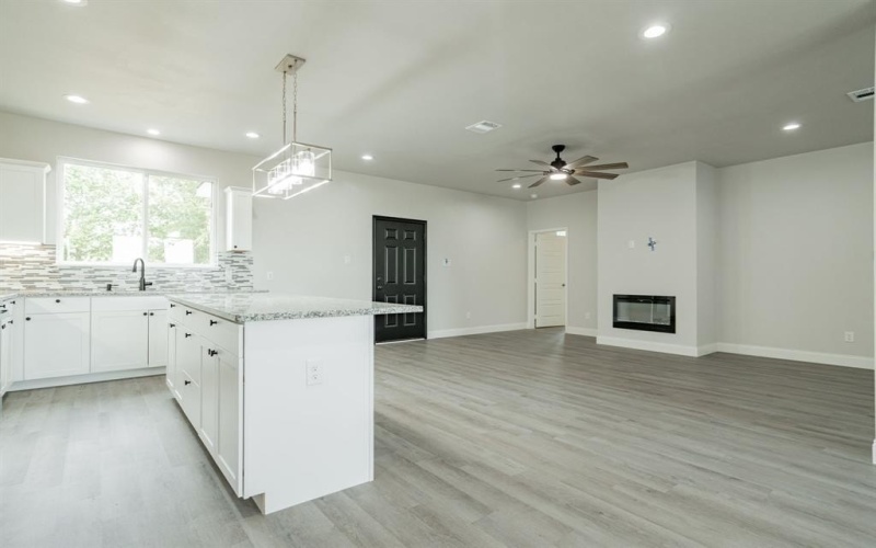 646 County Road 4109, Greenville, TX 75401, 4 Bedrooms Bedrooms, ,5 BathroomsBathrooms,Residential,For Sale,646 County Road 4109,20851502
