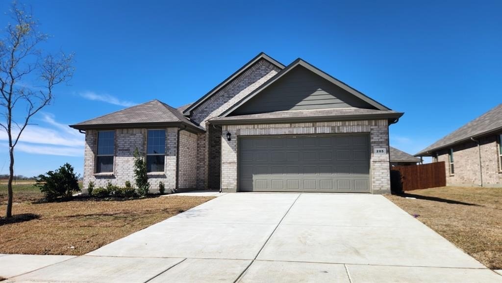 205 TYLER Street, Grandview, TX 76050, 4 Habitaciones Habitaciones , ,2 BañosBaños,Residential,En Venta,205 TYLER Street,20853923