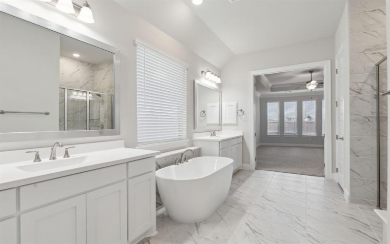 1020 Desert Rose Lane, Crowley, TX 76036, 4 Bedrooms Bedrooms, ,5 BathroomsBathrooms,Residential,For Sale,1020 Desert Rose Lane,20854271