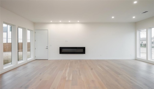 835 Nomas Street, Dallas, TX 75212, 4 Bedrooms Bedrooms, ,3 BathroomsBathrooms,Residential,For Sale,835 Nomas Street,20854656