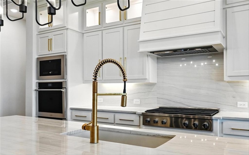 2024 Bonham Falls Drive, McKinney, TX 75071, 4 Bedrooms Bedrooms, ,5 BathroomsBathrooms,Residential,For Sale,2024 Bonham Falls Drive,20854714