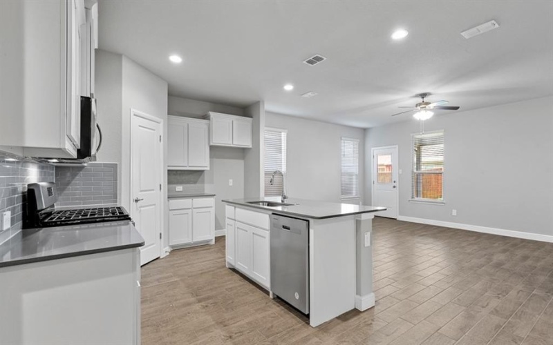 525 PICKETT CREEK Drive, Fort Worth, TX 76008, 5 Habitaciones Habitaciones , ,3 BañosBaños,Residential,En Venta,525 PICKETT CREEK Drive,20854855