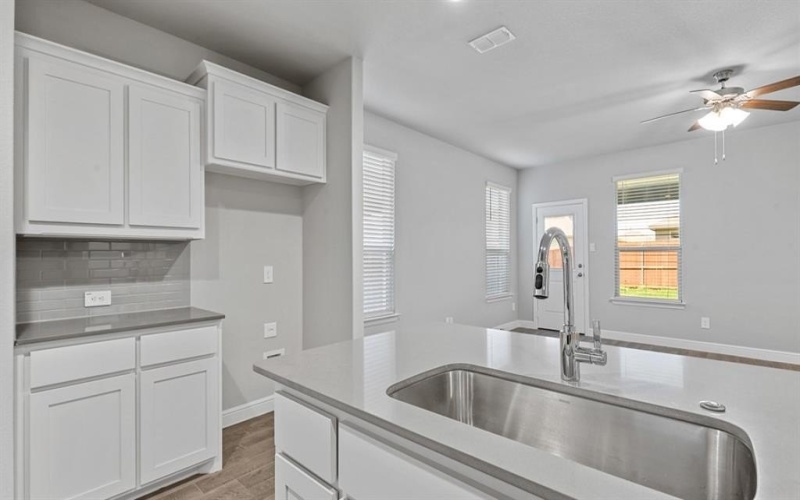 525 PICKETT CREEK Drive, Fort Worth, TX 76008, 5 Habitaciones Habitaciones , ,3 BañosBaños,Residential,En Venta,525 PICKETT CREEK Drive,20854855