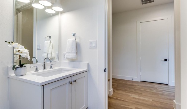 5603 Santa Fe Avenue, Dallas, TX 75214, 3 Bedrooms Bedrooms, ,2 BathroomsBathrooms,Residential,For Sale,5603 Santa Fe Avenue,20855040