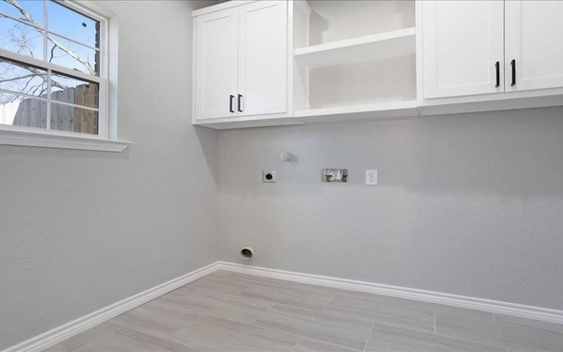 1007 E 1st Street, Mount Pleasant, TX 75455, 3 Bedrooms Bedrooms, ,2 BathroomsBathrooms,Residential,For Sale,1007 E 1st Street,20855859
