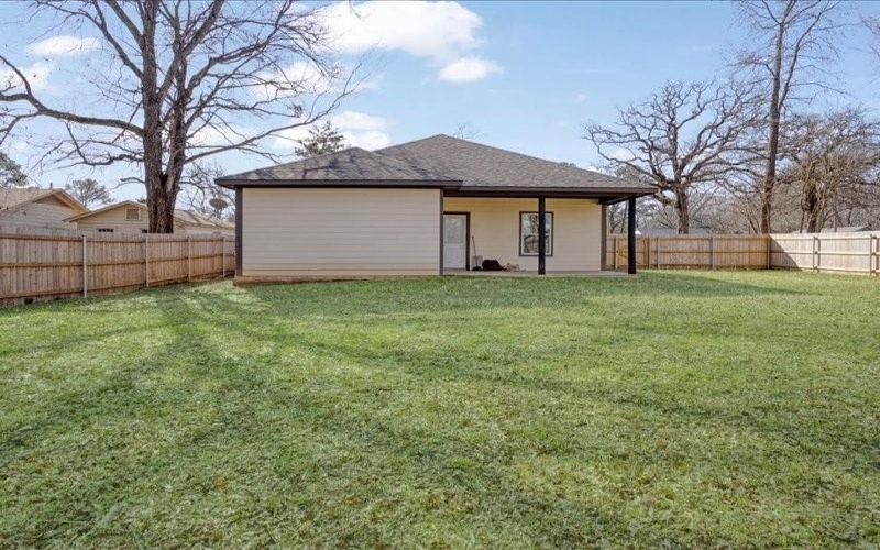 1007 E 1st Street, Mount Pleasant, TX 75455, 3 Bedrooms Bedrooms, ,2 BathroomsBathrooms,Residential,For Sale,1007 E 1st Street,20855859