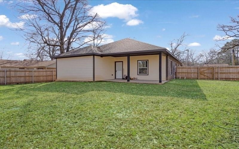1007 E 1st Street, Mount Pleasant, TX 75455, 3 Bedrooms Bedrooms, ,2 BathroomsBathrooms,Residential,For Sale,1007 E 1st Street,20855859