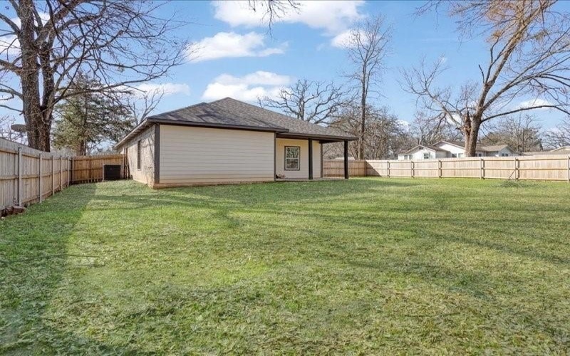 1007 E 1st Street, Mount Pleasant, TX 75455, 3 Bedrooms Bedrooms, ,2 BathroomsBathrooms,Residential,For Sale,1007 E 1st Street,20855859