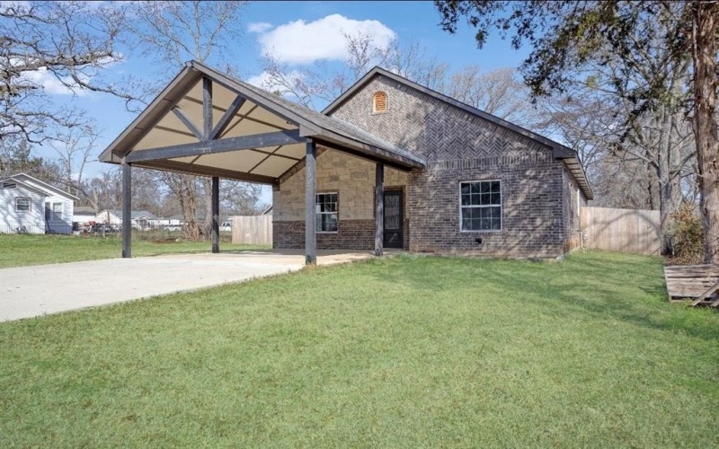 1007 E 1st Street, Mount Pleasant, TX 75455, 3 Bedrooms Bedrooms, ,2 BathroomsBathrooms,Residential,For Sale,1007 E 1st Street,20855859