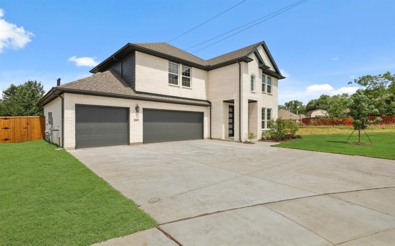 6301 Belle Court, Garland, TX 75043, 4 Bedrooms Bedrooms, ,5 BathroomsBathrooms,Residential,For Sale,6301 Belle Court,20857645