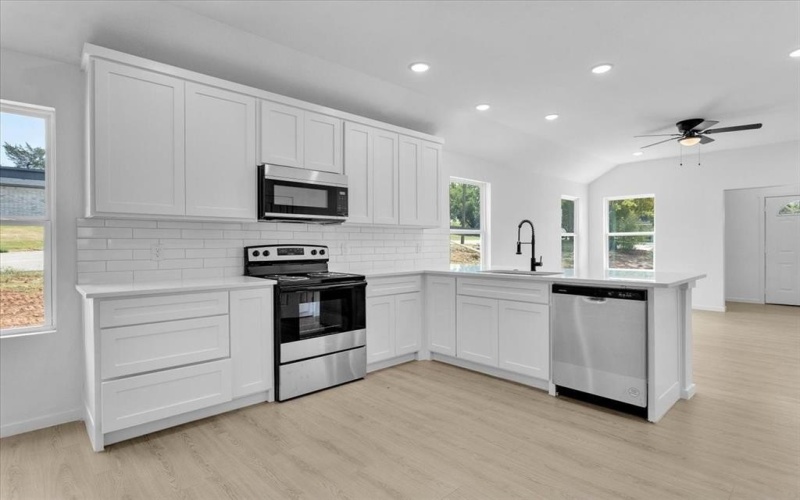 415 E Monterey Street, Denison, TX 75021, 3 Bedrooms Bedrooms, ,2 BathroomsBathrooms,Residential,For Sale,415 E Monterey Street,20857802